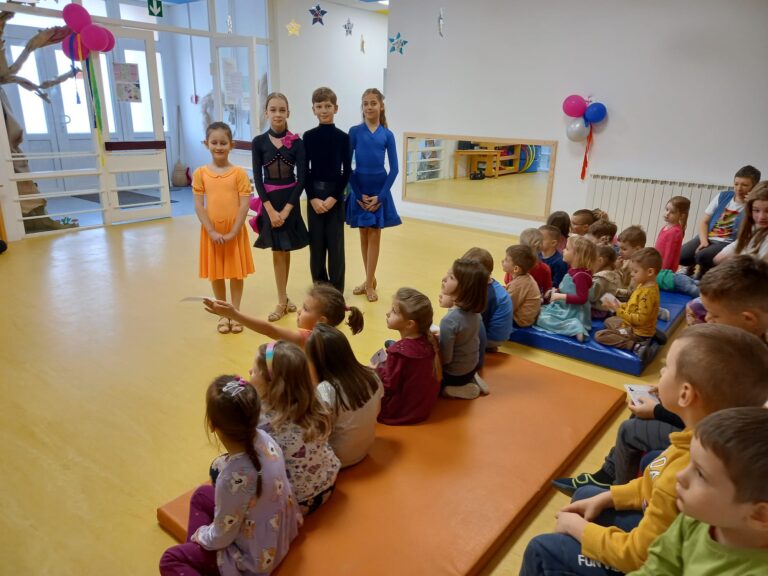 Plesni koraci zadivili cijeli Vrtić