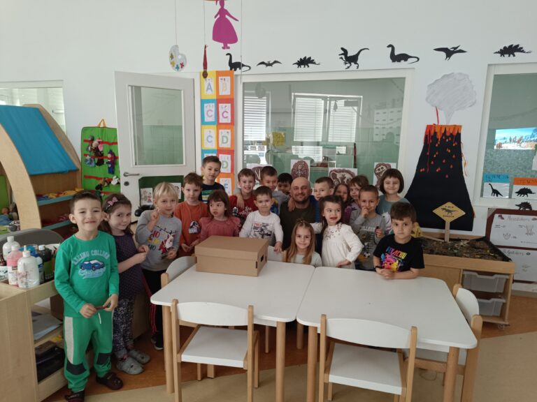 Tigrići i arheolog Mario