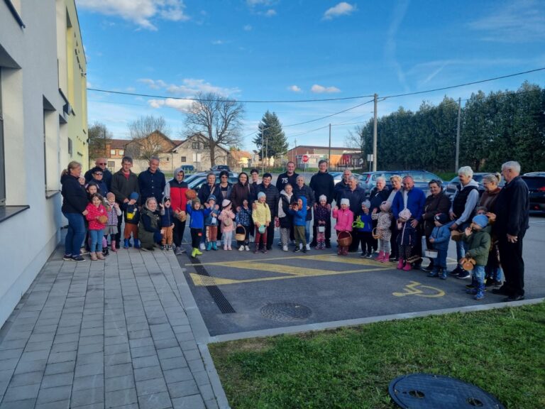 Potraga za pisanicama s bakama i djedovima