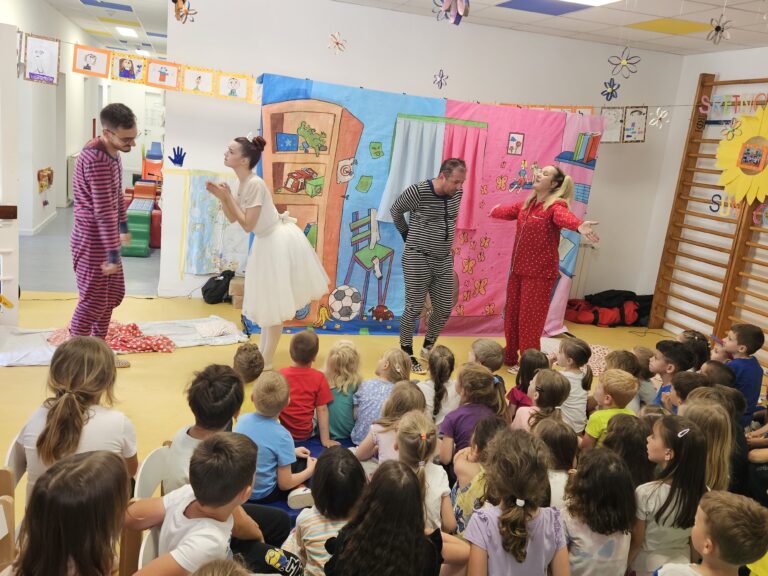 Predstava “Tko to tamo prlja?”