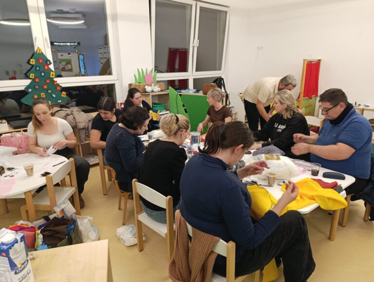 Radionica izrade poklona za sv. Nikolu – zajedništvo naše velike vrtićke obitelji