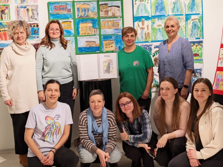 Nastajanje vrtićke izložbe u petrinjskoj Munjari