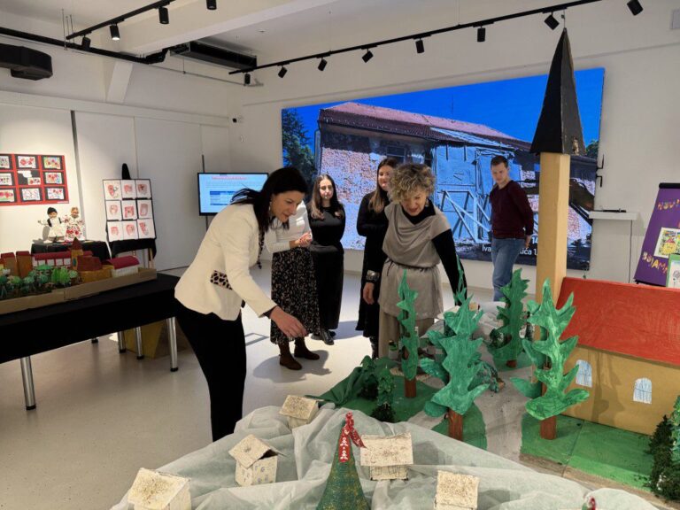 Novi početak u bojama djece – izložba u Gradskoj munjari